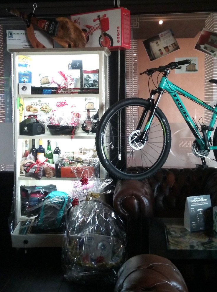 Cesta Kilkenny Irish Pub Navidad